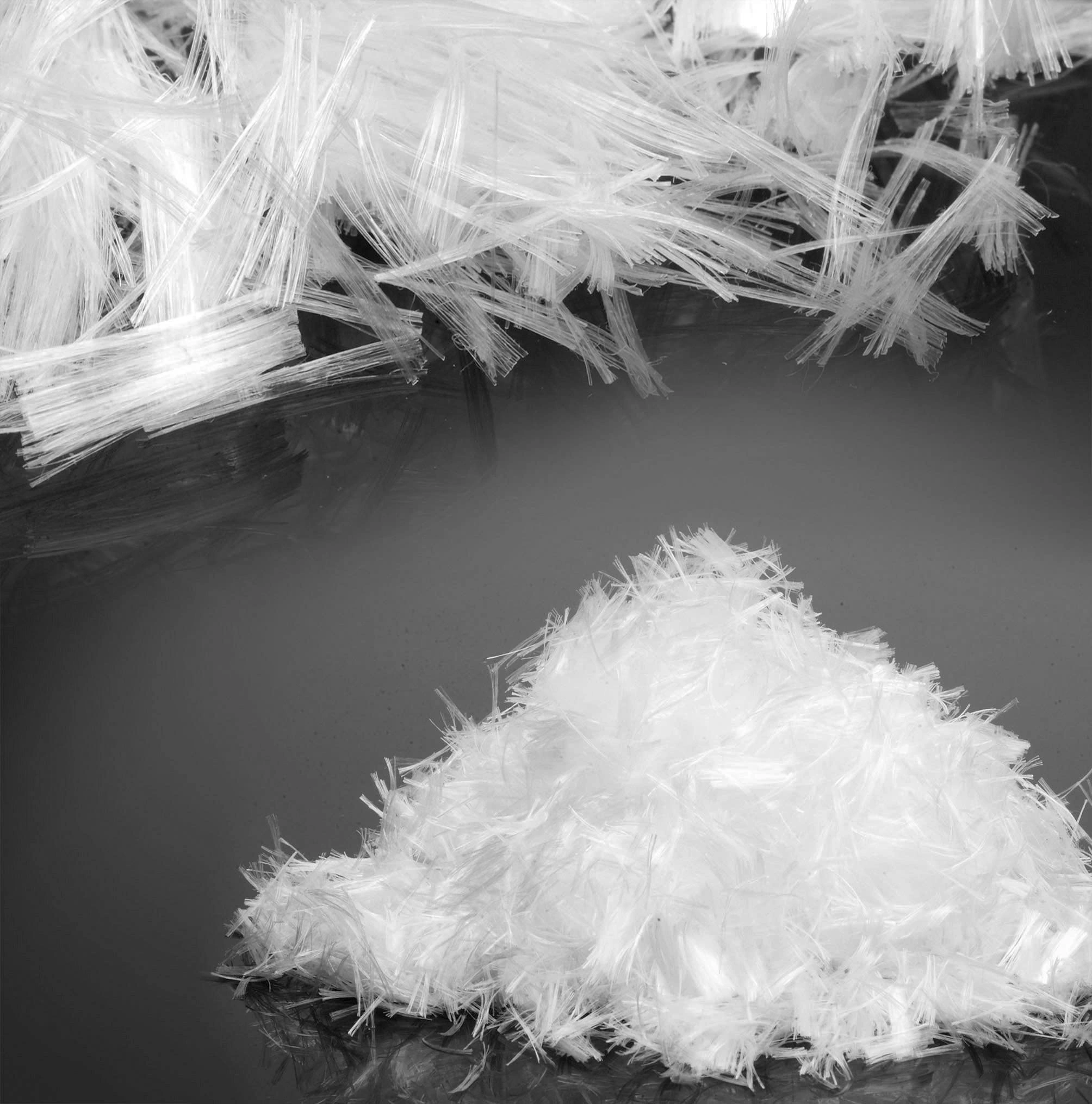 Gia cường bê tông - Khi trộn vào vữa bê tông, sợi PP Multi cho ra sản phẩm bê tông có chất lượng vượt trội như phân tán tốt, khả năng liên kết mạnh, giúp chống nứt, chống thấm (cho bể bơi, bể chứa), tăng cường lực cho bê tông. Đặc biệt sử dụng cho kỹ thuật bề mặt công trình, sàn, đường, công trình biển.